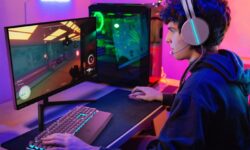 Obsah obrázku interiér, počítač, elektronika, počítačový monitor Obsah generovaný pomocí AI může být nesprávný.